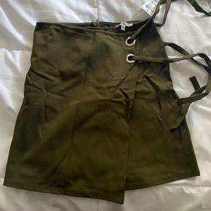Green cross tie skirt